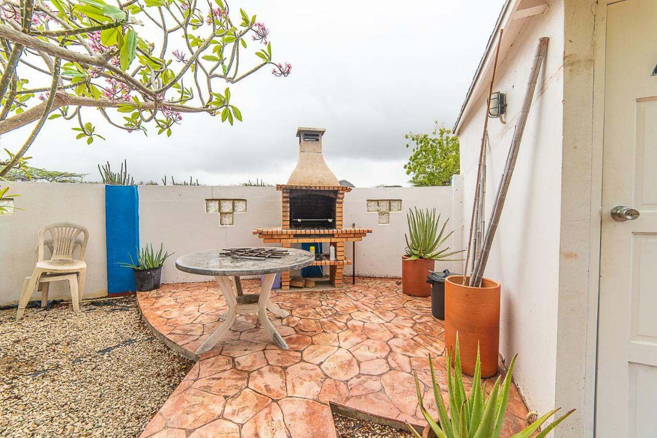 Hacienda Wayaca Apartments Oranjestad Ngoại thất bức ảnh